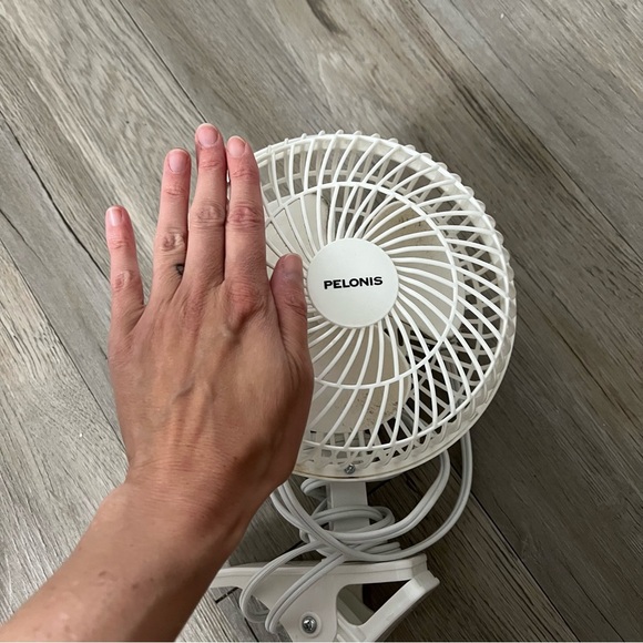 Pelonis White Clip-On Fan - Picture 5 of 5